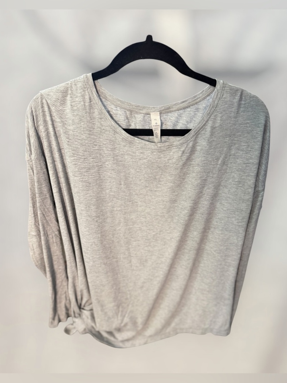 Lululemon long sleeve tie in the hip top